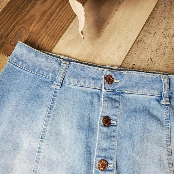 Celebrity Pink Blue Denim Button Front Mini Skirt Juniors Size 5/27 NWOT - Picture 7 of 11